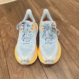 Hoka Clifton 9 in Airy Blue/Ice Water (Size 9)